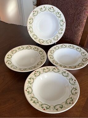 Set of 4 Vintage Pier 1 Sabel Ironstone Ivory Green Scrolls 8.75” Rim Soup Bowls